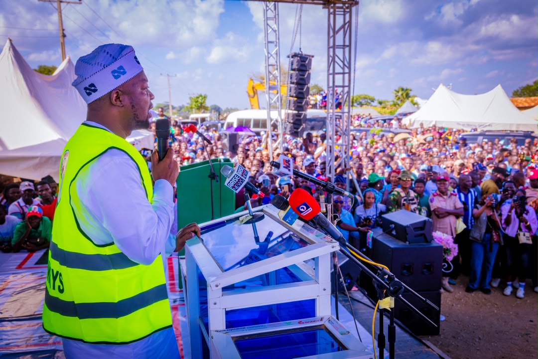 Barji addressing a large rally crowd