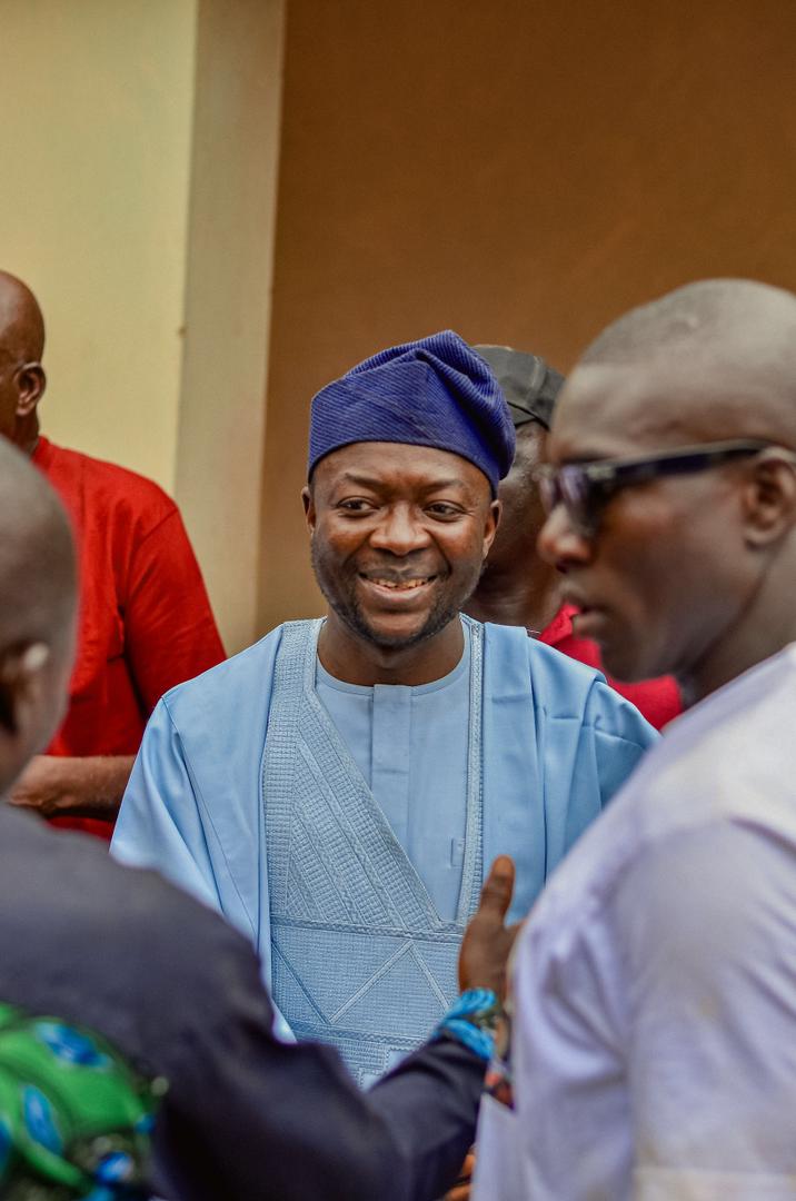 Barji greeting supporters